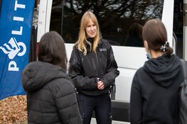 Politie, gemeenten en scholen in kop van Limburg zetten mobiele escaperoom in om over sextortion te praten