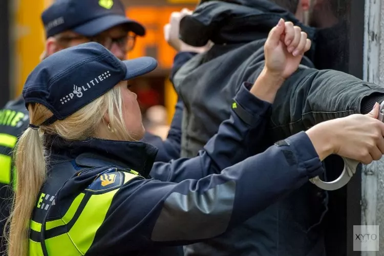 Tien aanhoudingen na inval in pand Venray