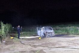 Onderzoek naar overleden persoon in uitgebrande auto