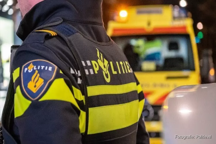 Gewonde bij botsing ambulance tegen auto