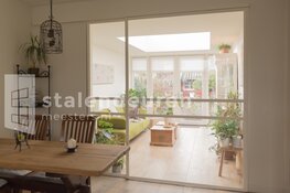 Alle drie deuren in woonkamer van staal!