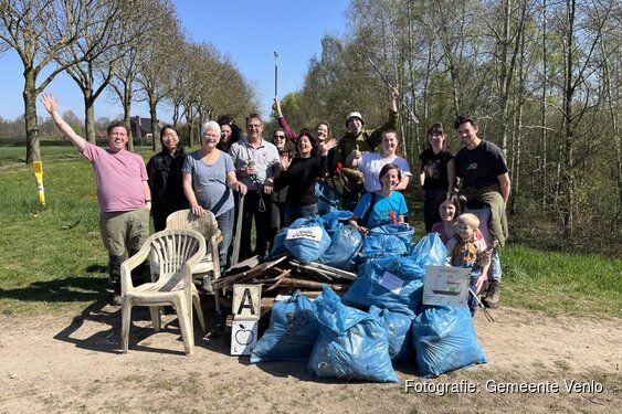 Maas Cleanup door vrijwilligers