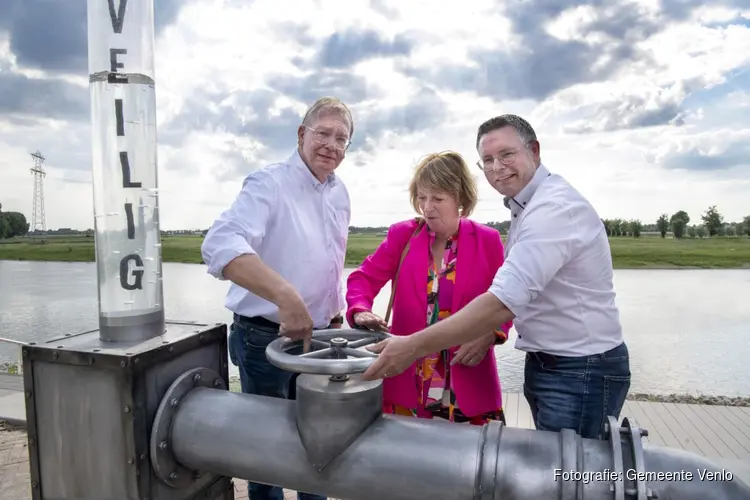 Steyl viert oplevering van zelfsluitende waterkering