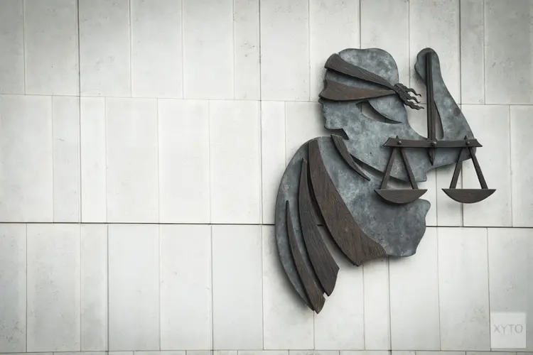 Trainer verdacht van vervaardiging en bezit kinderporno minderjarige voetbalsters: OM eist gevangenisstraf en behandeling