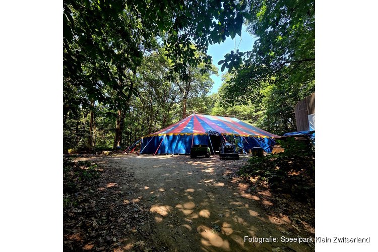 Nieuwe circustent geopend bij Speelpark Klein Zwitserland met magische kindershows