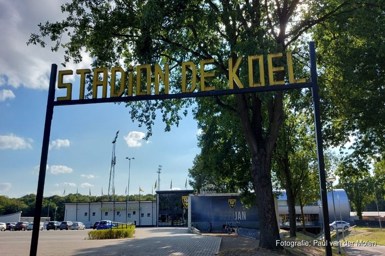Heracles Almelo overleeft spektakelstuk en wint bij VVV-Venlo